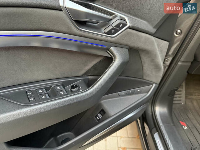 Серый Ауди E-Tron, объемом двигателя 0 л и пробегом 41 тыс. км за 52900 $, фото 12 на Automoto.ua
