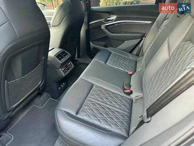 Серый Ауди E-Tron, объемом двигателя 0 л и пробегом 30 тыс. км за 21300 $, фото 6 на Automoto.ua