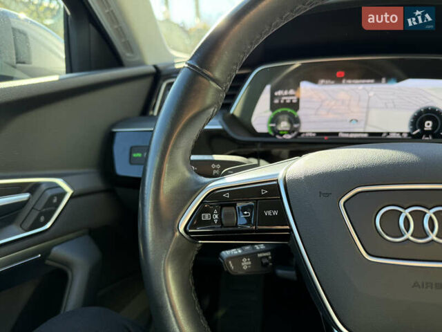 Серый Ауди E-Tron, объемом двигателя 0 л и пробегом 90 тыс. км за 33000 $, фото 49 на Automoto.ua