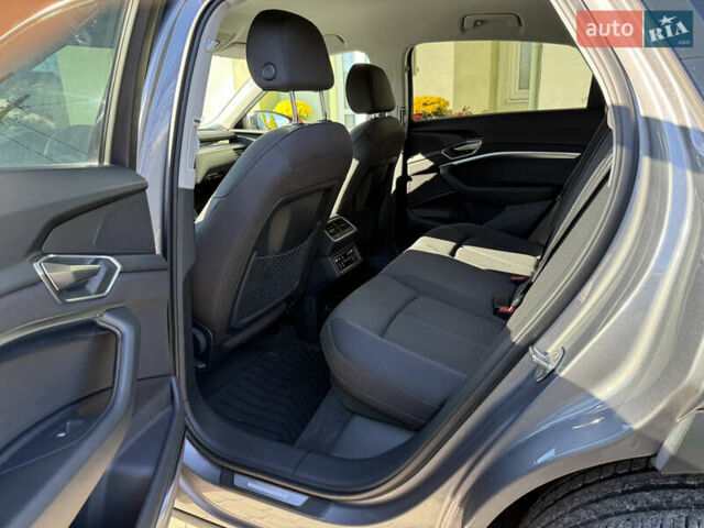 Серый Ауди E-Tron, объемом двигателя 0 л и пробегом 90 тыс. км за 33000 $, фото 88 на Automoto.ua