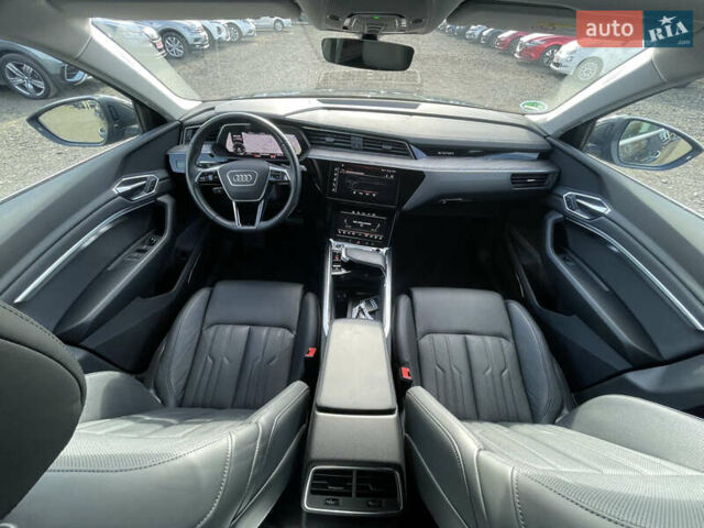 Серый Ауди E-Tron, объемом двигателя 0 л и пробегом 32 тыс. км за 42131 $, фото 46 на Automoto.ua