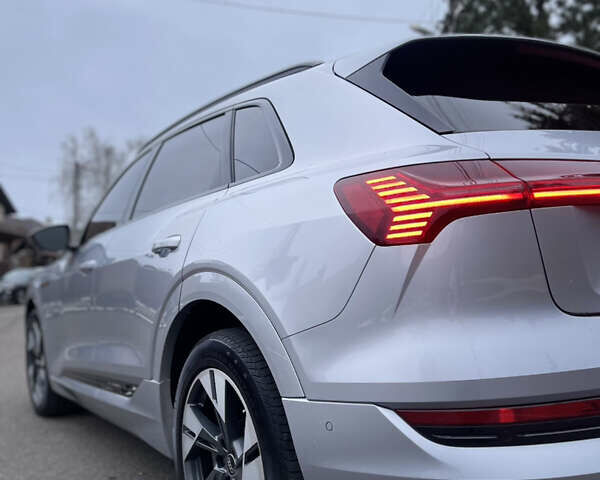 Серый Ауди E-Tron, объемом двигателя 0 л и пробегом 74 тыс. км за 37500 $, фото 17 на Automoto.ua