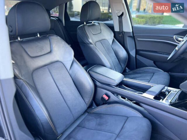 Серый Ауди E-Tron, объемом двигателя 0 л и пробегом 18 тыс. км за 42500 $, фото 25 на Automoto.ua