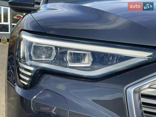 Серый Ауди E-Tron, объемом двигателя 0 л и пробегом 32 тыс. км за 42131 $, фото 12 на Automoto.ua