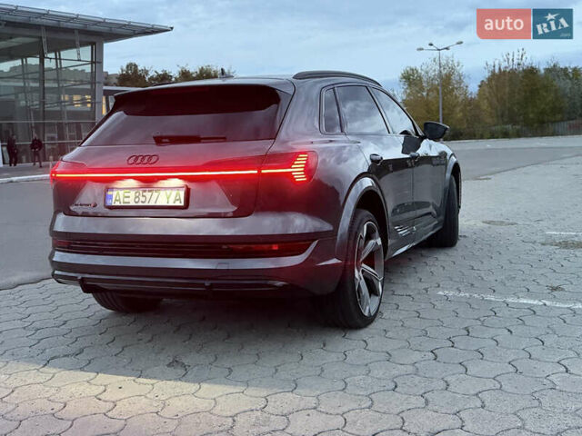 Серый Ауди E-Tron, объемом двигателя 0 л и пробегом 41 тыс. км за 52900 $, фото 7 на Automoto.ua