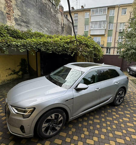 Сірий Ауді E-Tron, об'ємом двигуна 0 л та пробігом 5 тис. км за 42000 $, фото 7 на Automoto.ua