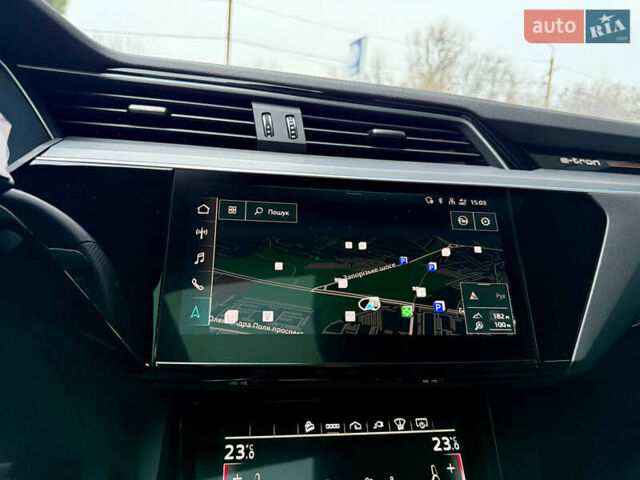 Серый Ауди E-Tron, объемом двигателя 0 л и пробегом 39 тыс. км за 44500 $, фото 40 на Automoto.ua