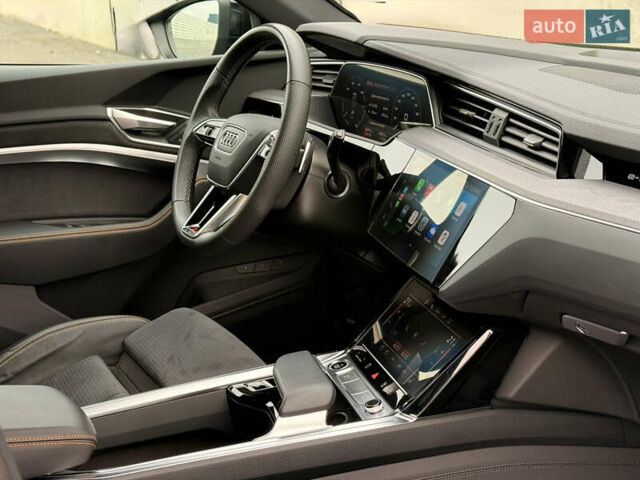 Серый Ауди E-Tron, объемом двигателя 0 л и пробегом 104 тыс. км за 39820 $, фото 50 на Automoto.ua