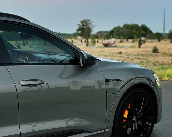 Серый Ауди E-Tron, объемом двигателя 0 л и пробегом 63 тыс. км за 40999 $, фото 10 на Automoto.ua