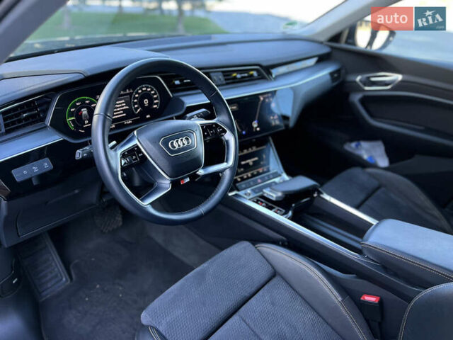 Серый Ауди E-Tron, объемом двигателя 0 л и пробегом 18 тыс. км за 42500 $, фото 31 на Automoto.ua