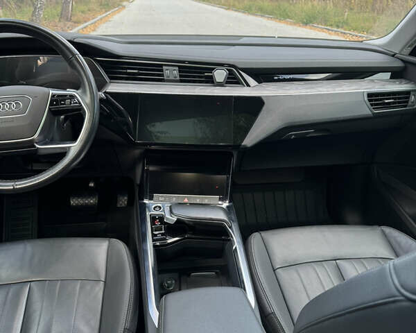 Серый Ауди E-Tron, объемом двигателя 0 л и пробегом 145 тыс. км за 29500 $, фото 92 на Automoto.ua