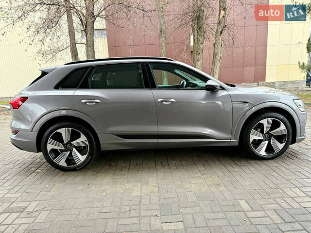 Серый Ауди E-Tron, объемом двигателя 0 л и пробегом 39 тыс. км за 44500 $, фото 4 на Automoto.ua