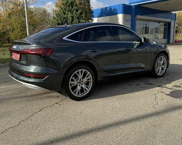 Серый Ауди E-Tron, объемом двигателя 0 л и пробегом 31 тыс. км за 40500 $, фото 30 на Automoto.ua