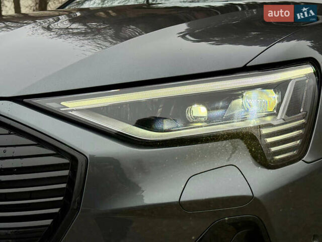 Серый Ауди E-Tron, объемом двигателя 0 л и пробегом 37 тыс. км за 49500 $, фото 29 на Automoto.ua