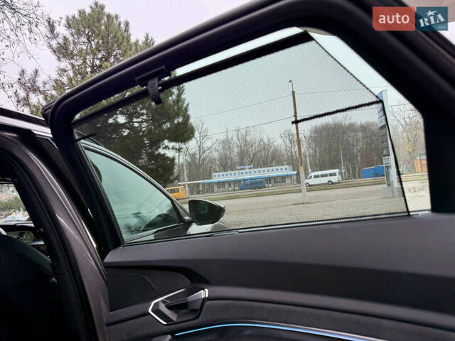 Серый Ауди E-Tron, объемом двигателя 0 л и пробегом 39 тыс. км за 44500 $, фото 47 на Automoto.ua