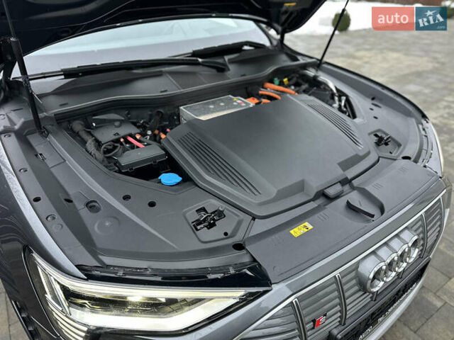 Серый Ауди E-Tron, объемом двигателя 0 л и пробегом 48 тыс. км за 49999 $, фото 98 на Automoto.ua