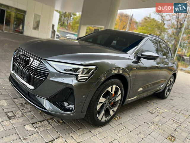 Серый Ауди E-Tron, объемом двигателя 0 л и пробегом 32 тыс. км за 43500 $, фото 6 на Automoto.ua