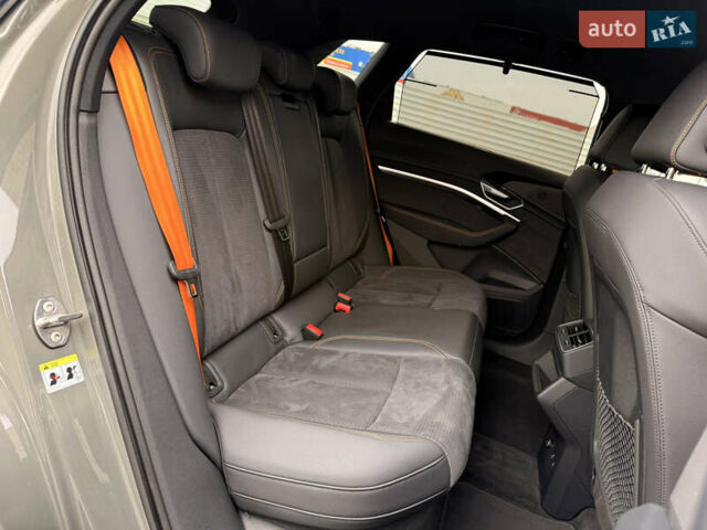 Серый Ауди E-Tron, объемом двигателя 0 л и пробегом 104 тыс. км за 39820 $, фото 43 на Automoto.ua