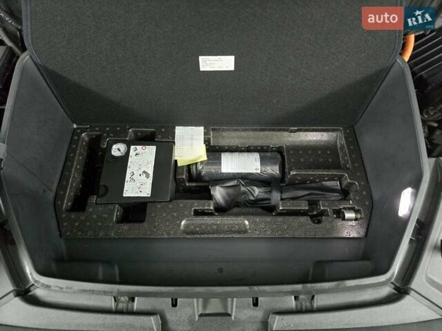 Сірий Ауді E-Tron, об'ємом двигуна 0 л та пробігом 100 тис. км за 41888 $, фото 73 на Automoto.ua