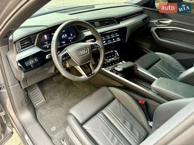 Серый Ауди E-Tron, объемом двигателя 0 л и пробегом 31 тыс. км за 46500 $, фото 32 на Automoto.ua