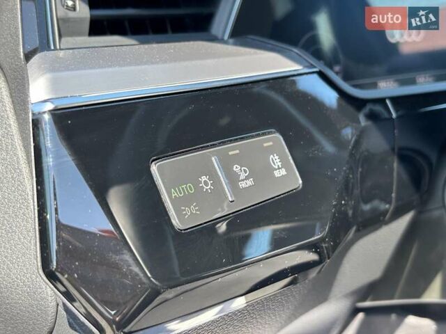 Серый Ауди E-Tron, объемом двигателя 0 л и пробегом 70 тыс. км за 39650 $, фото 34 на Automoto.ua