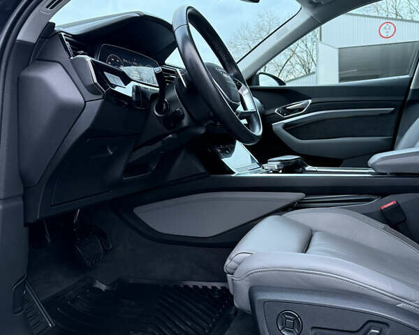 Серый Ауди E-Tron, объемом двигателя 0 л и пробегом 197 тыс. км за 23900 $, фото 26 на Automoto.ua