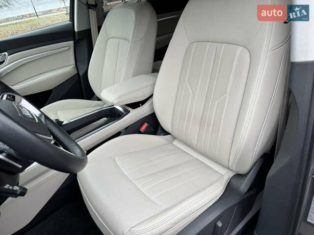 Сірий Ауді E-Tron, об'ємом двигуна 0 л та пробігом 61 тис. км за 39999 $, фото 11 на Automoto.ua