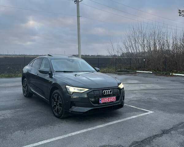 Серый Ауди E-Tron, объемом двигателя 0 л и пробегом 197 тыс. км за 23900 $, фото 2 на Automoto.ua