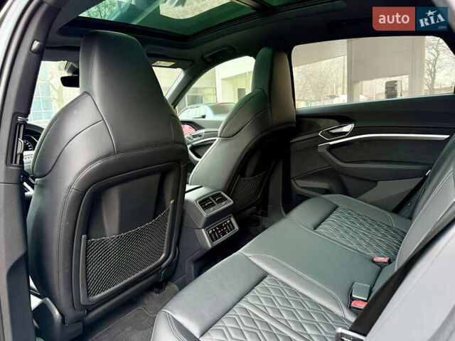 Серый Ауди E-Tron, объемом двигателя 0 л и пробегом 37 тыс. км за 49500 $, фото 43 на Automoto.ua