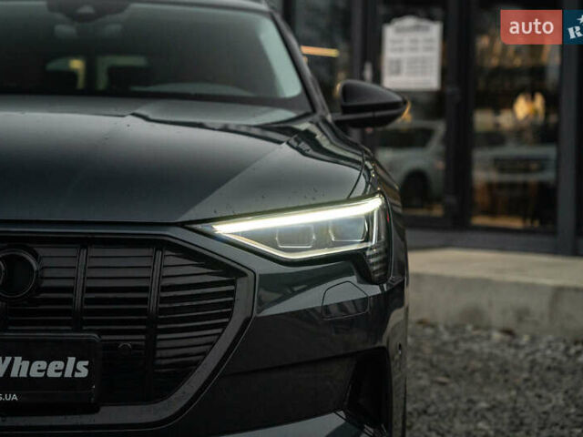 Сірий Ауді E-Tron, об'ємом двигуна 0 л та пробігом 64 тис. км за 37900 $, фото 13 на Automoto.ua