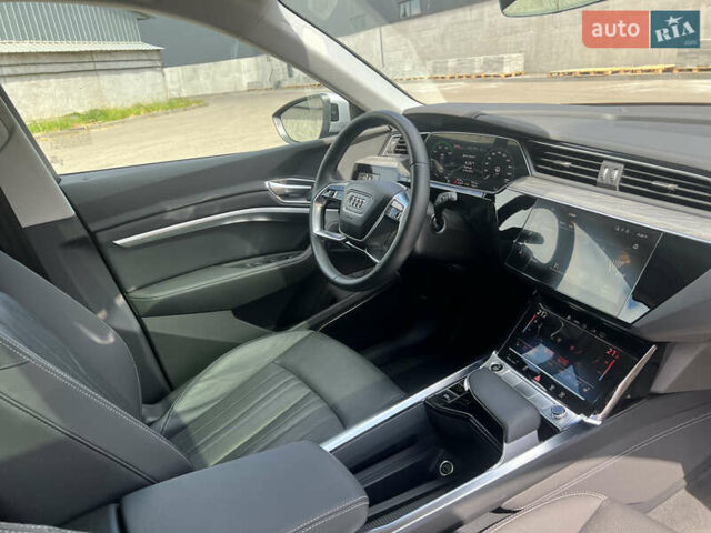 Сірий Ауді E-Tron, об'ємом двигуна 0 л та пробігом 22 тис. км за 48490 $, фото 36 на Automoto.ua