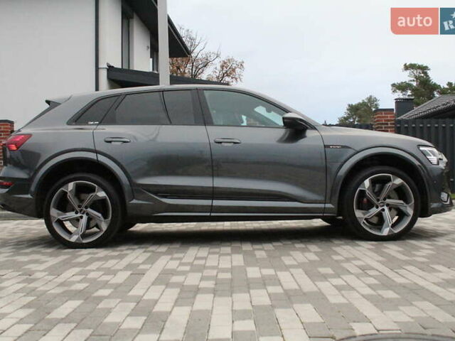Серый Ауди E-Tron, объемом двигателя 0 л и пробегом 44 тыс. км за 44700 $, фото 5 на Automoto.ua