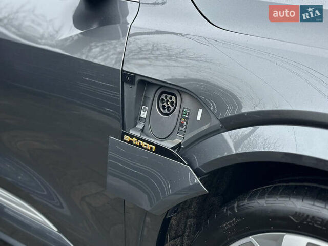 Серый Ауди E-Tron, объемом двигателя 0 л и пробегом 48 тыс. км за 49999 $, фото 37 на Automoto.ua