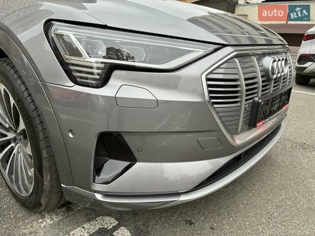 Серый Ауди E-Tron, объемом двигателя 0 л и пробегом 112 тыс. км за 31900 $, фото 32 на Automoto.ua