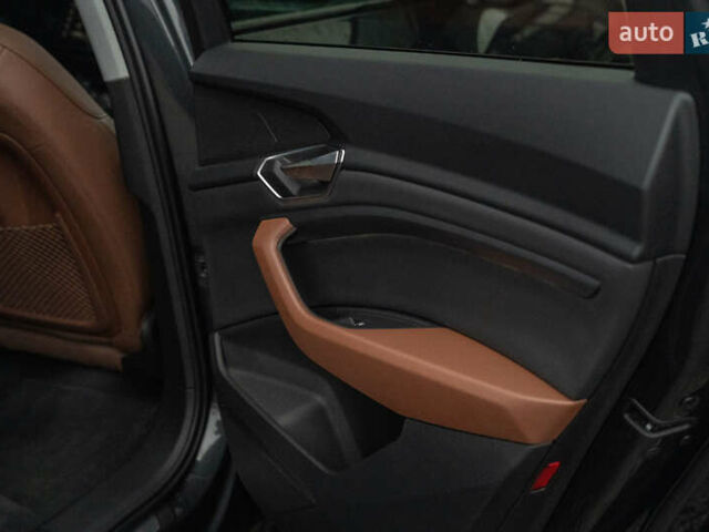 Сірий Ауді E-Tron, об'ємом двигуна 0 л та пробігом 64 тис. км за 37900 $, фото 46 на Automoto.ua