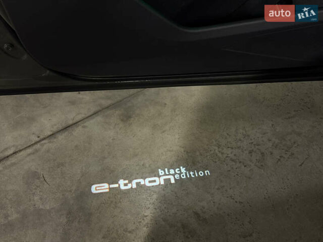 Серый Ауди E-Tron, объемом двигателя 0 л и пробегом 104 тыс. км за 39820 $, фото 68 на Automoto.ua