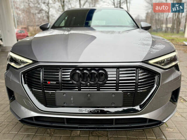 Серый Ауди E-Tron, объемом двигателя 0 л и пробегом 39 тыс. км за 44500 $, фото 2 на Automoto.ua