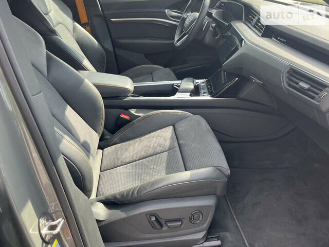 Серый Ауди E-Tron, объемом двигателя 0 л и пробегом 58 тыс. км за 44950 $, фото 15 на Automoto.ua