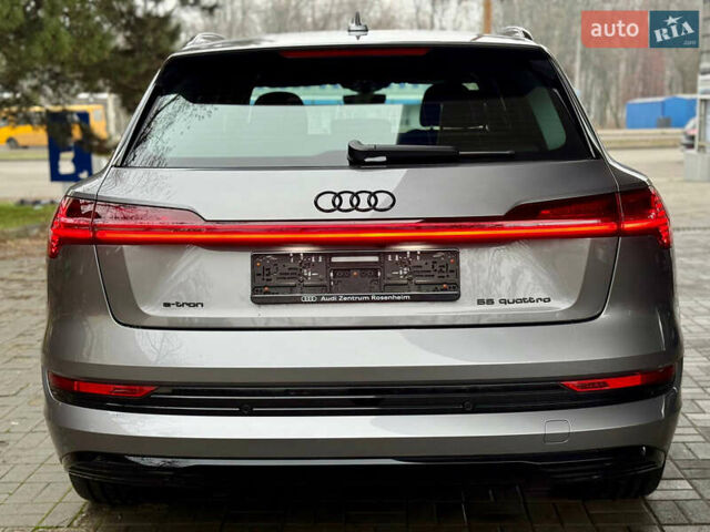 Серый Ауди E-Tron, объемом двигателя 0 л и пробегом 39 тыс. км за 44500 $, фото 13 на Automoto.ua