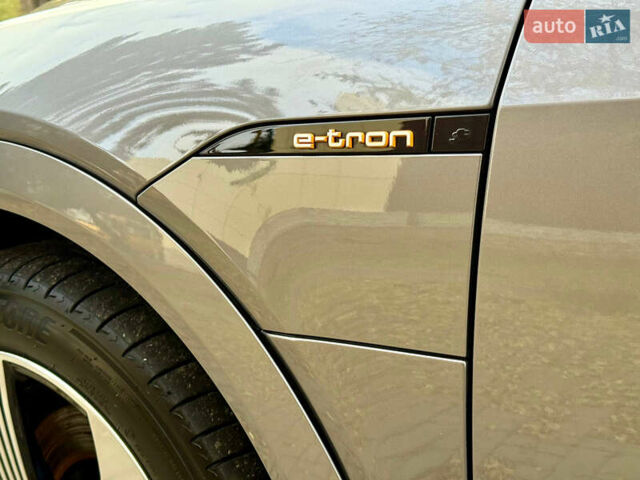 Серый Ауди E-Tron, объемом двигателя 0 л и пробегом 31 тыс. км за 46500 $, фото 28 на Automoto.ua
