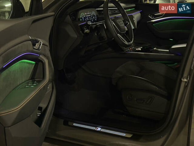 Серый Ауди E-Tron, объемом двигателя 0 л и пробегом 104 тыс. км за 39820 $, фото 69 на Automoto.ua