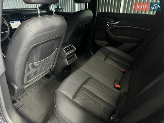 Сірий Ауді E-Tron, об'ємом двигуна 0 л та пробігом 99 тис. км за 33500 $, фото 9 на Automoto.ua