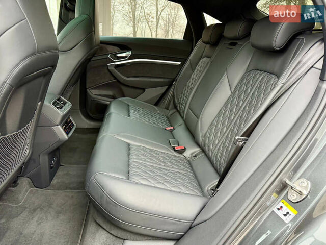 Серый Ауди E-Tron, объемом двигателя 0 л и пробегом 37 тыс. км за 49500 $, фото 40 на Automoto.ua