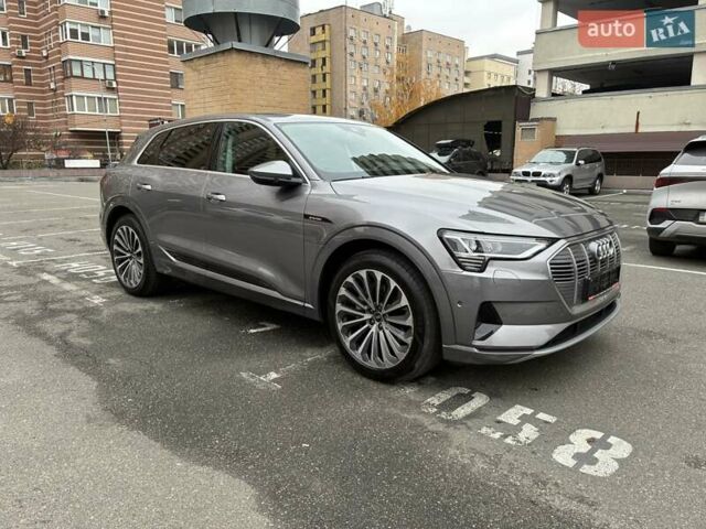 Серый Ауди E-Tron, объемом двигателя 0 л и пробегом 112 тыс. км за 31900 $, фото 7 на Automoto.ua