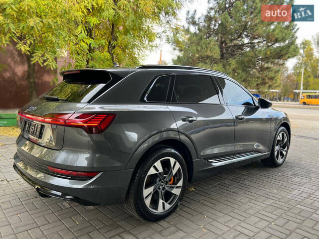 Серый Ауди E-Tron, объемом двигателя 0 л и пробегом 32 тыс. км за 43500 $, фото 10 на Automoto.ua