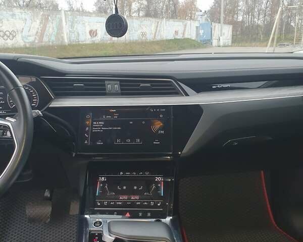 Серый Ауди E-Tron, объемом двигателя 0 л и пробегом 30 тыс. км за 45000 $, фото 20 на Automoto.ua