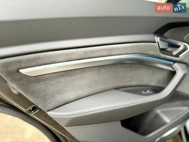 Серый Ауди E-Tron, объемом двигателя 0 л и пробегом 37 тыс. км за 49500 $, фото 88 на Automoto.ua