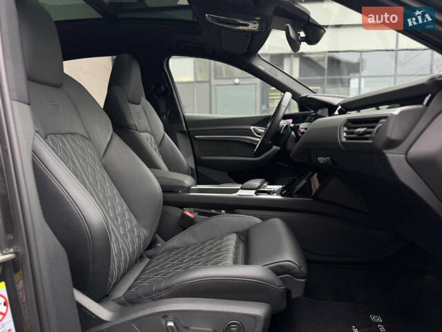 Сірий Ауді E-Tron, об'ємом двигуна 0 л та пробігом 59 тис. км за 45999 $, фото 35 на Automoto.ua