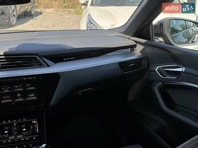 Серый Ауди E-Tron, объемом двигателя 0 л и пробегом 70 тыс. км за 39650 $, фото 22 на Automoto.ua