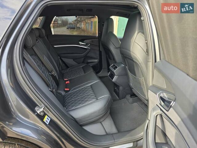 Сірий Ауді E-Tron, об'ємом двигуна 0 л та пробігом 100 тис. км за 41888 $, фото 58 на Automoto.ua